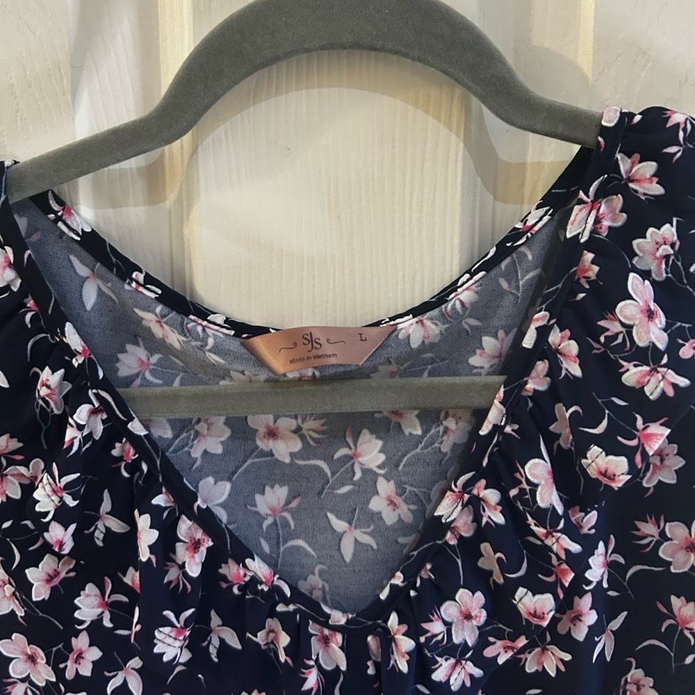 SJS Black and Pink Floral Tank Top Blouse
Size: - Picture 3 of 7
